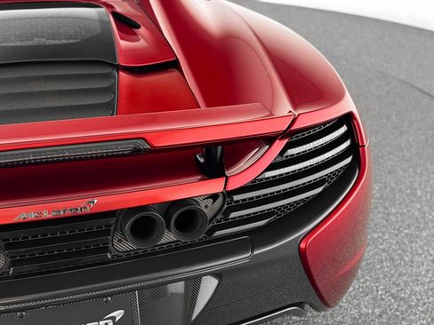 Used 2015 McLaren 650S Spider image 45