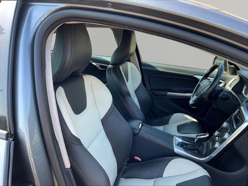 Used 2016 Volvo S60 T5 Cross Country Platinum w/ Protection Package AWD/4WD image 29