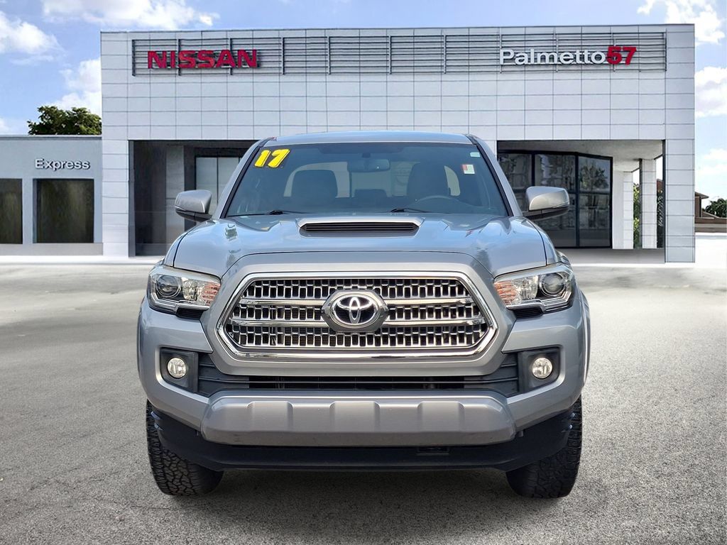 Used 2017 Toyota Tacoma TRD Sport w/ Tow Package RWD image 2