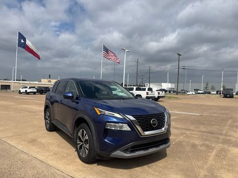 Used 2021 Nissan Rogue SV AWD/4WD image 2