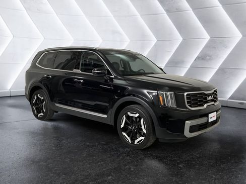 Used 2023 Kia Telluride S FWD image 1