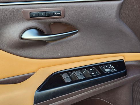 Used 2020 Lexus ES 300h w/ Premium Package FWD image 12