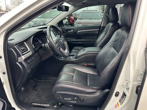 Used 2019 Toyota Highlander SE image 13