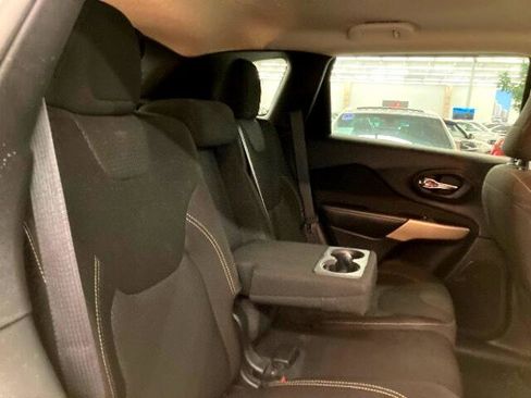 Used 2017 Jeep Cherokee Latitude w/ Cold Weather Group image 15