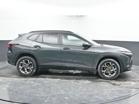 Used 2025 Chevrolet Trax LT image 12
