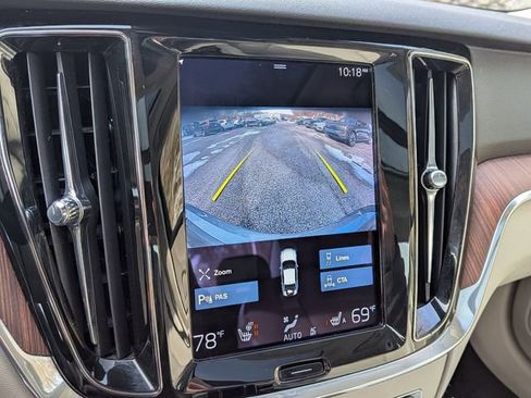 Used 2021 Volvo S60 T6 Momentum image 11