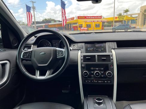 Used 2019 Land Rover Discovery Sport SE image 14