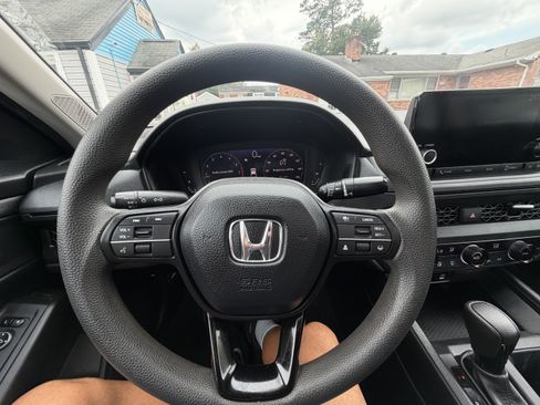 Used 2023 Honda Accord EX image 19