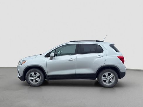 Used 2019 Chevrolet Trax LT w/ LT Convenience Package FWD image 3