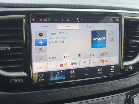 Used 2024 Chrysler Pacifica Touring-L FWD image 17