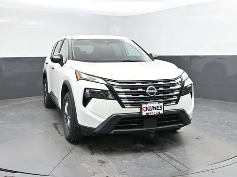Used 2024 Nissan Rogue S AWD/4WD image 4