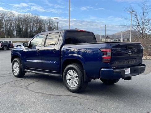 Used 2022 Nissan Frontier SV image 3