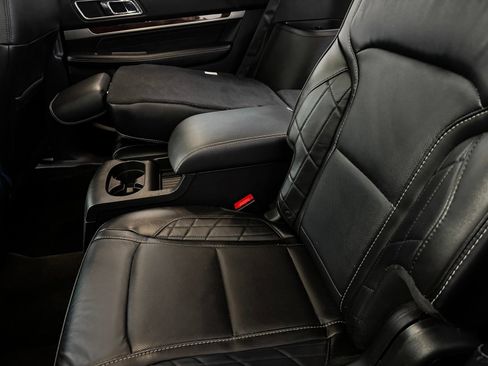 Used 2018 Ford Explorer Platinum AWD/4WD image 32