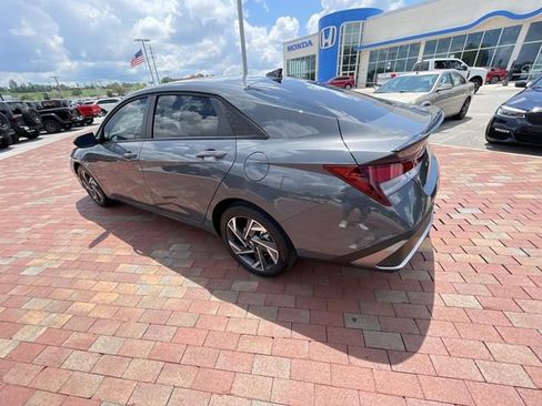 Used 2025 Hyundai Elantra Sport FWD image 28