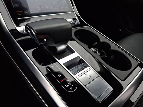 Used 2019 Audi Q8 Prestige image 16