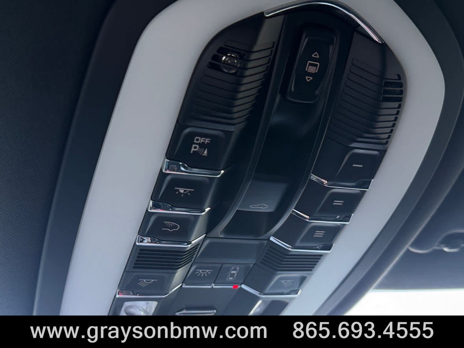 Used 2025 Porsche Macan AWD/4WD image 31