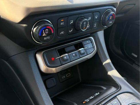 Used 2021 GMC Acadia Denali w/ Denali Ultimate Package image 9