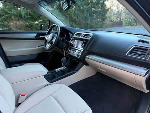 Used 2016 Subaru Outback 2.5i Premium image 11