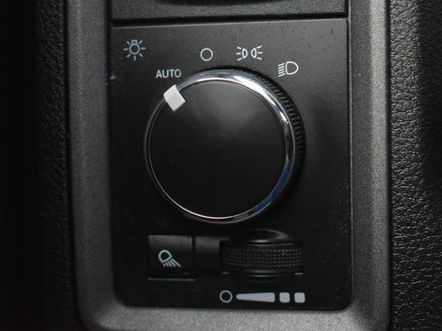 Used 2018 RAM 2500 Tradesman w/ Chrome Appearance Group image 18