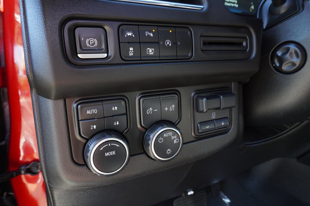 Used 2023 Chevrolet Tahoe RST w/ Luxury Package AWD/4WD image 23