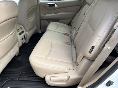 Used 2020 Nissan Pathfinder Platinum AWD/4WD image 21