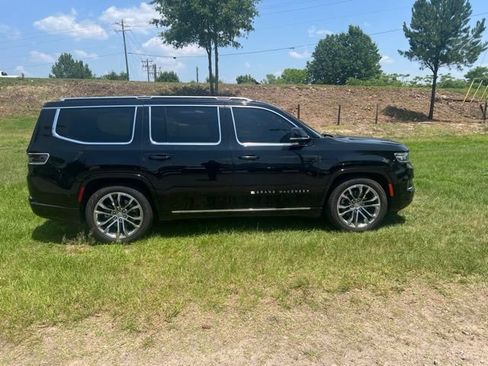 Used 2023 Jeep Grand Wagoneer Series II w/ Flexible Seating Group AWD/4WD image 6