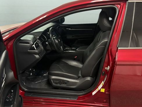 Used 2018 Toyota Camry XSE FWD image 21