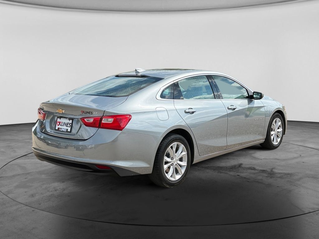 Used 2024 Chevrolet Malibu LT FWD image 9