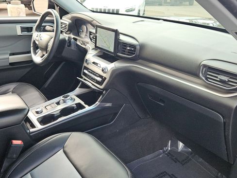 Used 2022 Ford Explorer XLT w/ Equipment Group 202A image 29