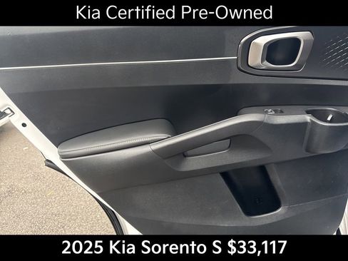 Used 2025 Kia Sorento S FWD image 16