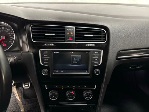 Used 2016 Volkswagen Golf image 24