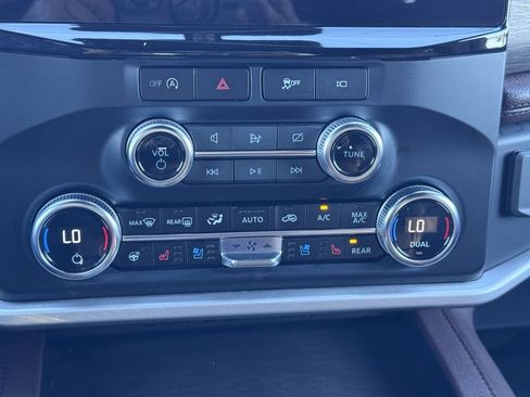 Used 2024 Ford Expedition Limited image 13