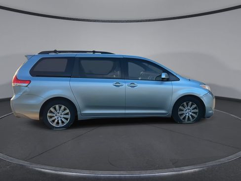 Used 2012 Toyota Sienna XLE AWD/4WD image 9