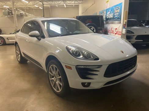 Used 2017 Porsche Macan AWD/4WD image 3