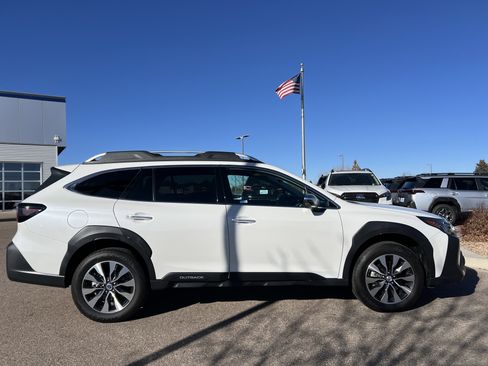 Used 2025 Subaru Outback Touring XT image 9