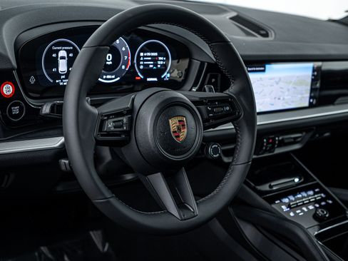 Certified 2025 Porsche Cayenne image 15