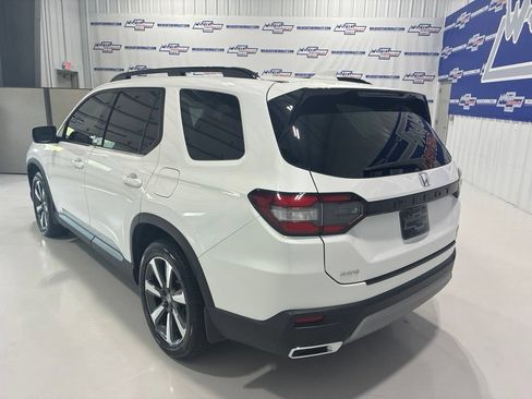 Used 2025 Honda Pilot Touring image 4