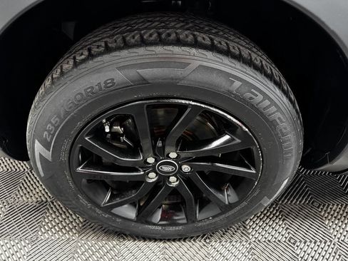 Used 2017 Land Rover Discovery Sport SE image 19
