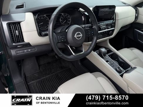 Used 2022 Nissan Pathfinder SL AWD/4WD image 9