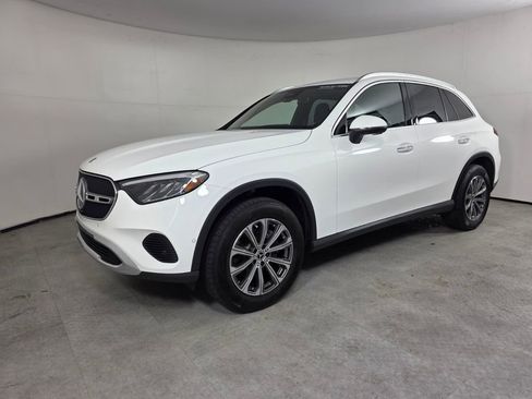 Certified 2025 Mercedes-Benz GLC 300 image 8