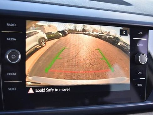 Certified 2023 Volkswagen Taos SE w/ Panoramic Sunroof Package image 12