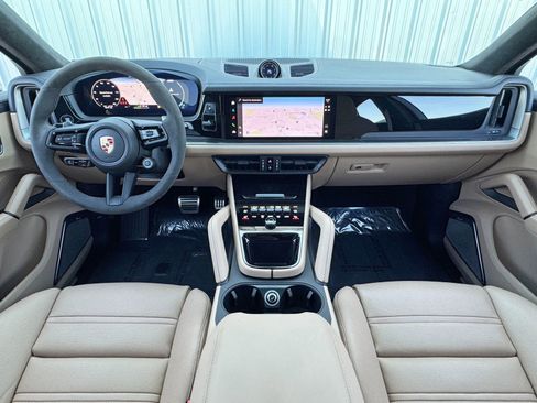 Used 2024 Porsche Cayenne Turbo image 13