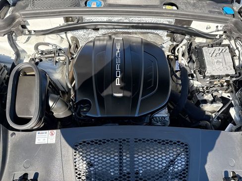 Used 2021 Porsche Macan image 18