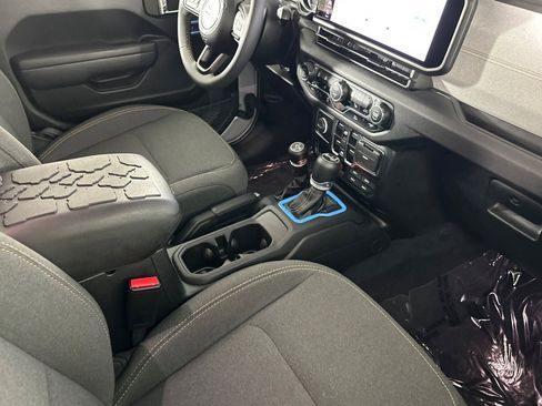 Used 2024 Jeep Wrangler Unlimited w/ Convenience Group image 15