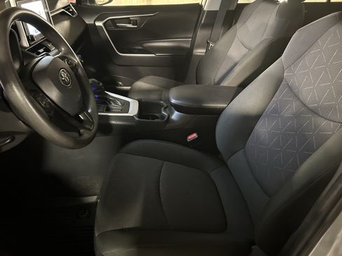 Used 2024 Toyota RAV4 XLE w/ Convenience Package FWD image 16