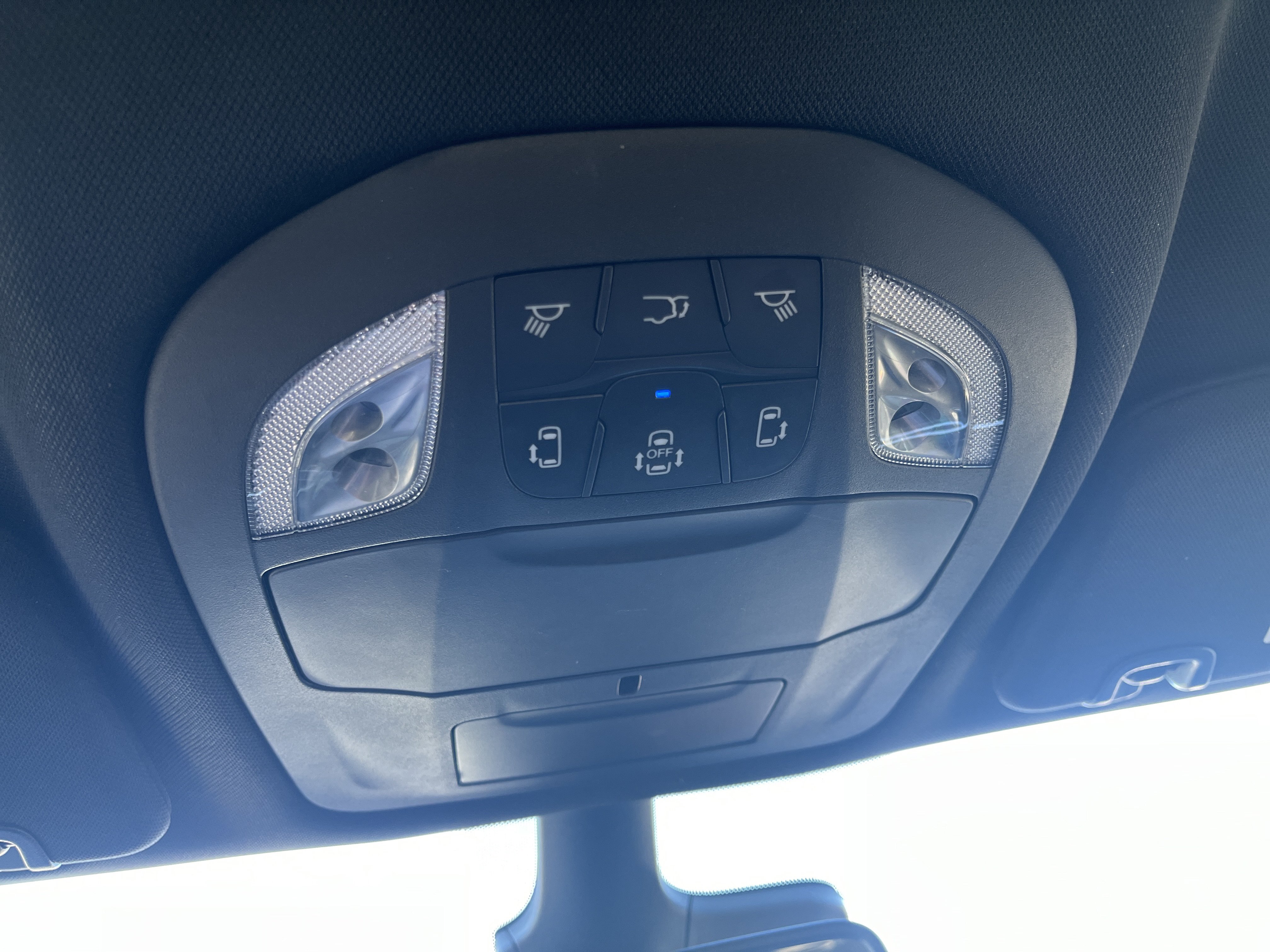 Used 2025 Chrysler Pacifica Select FWD image 19
