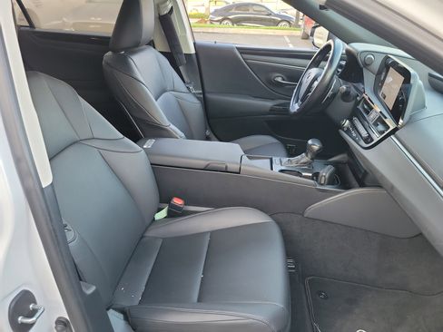 Used 2024 Lexus ES 350 w/ Accessory Package (Z1) image 20