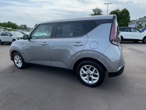 Used 2023 Kia Soul LX w/ LX Technology Package FWD image 6