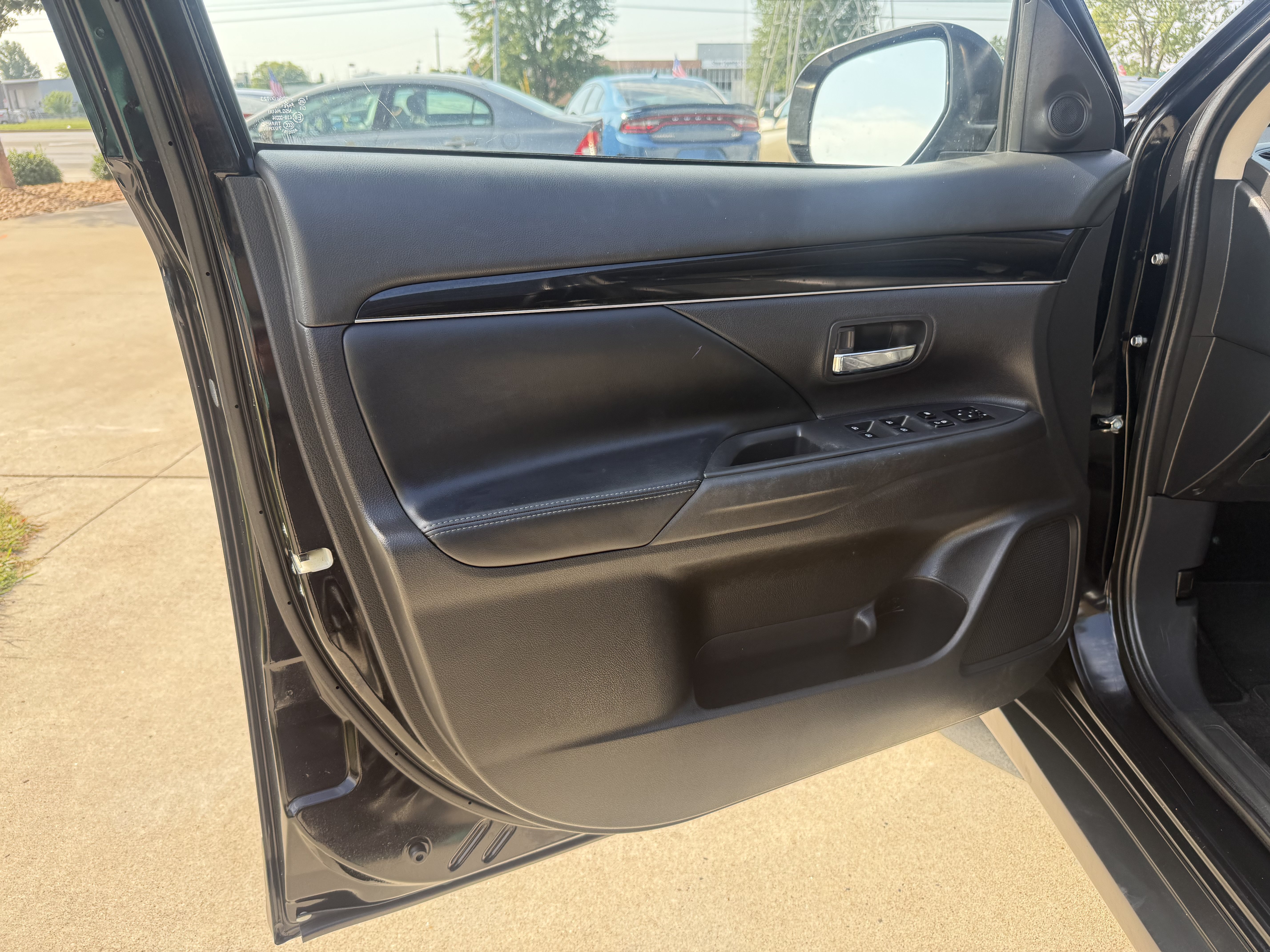 Used 2020 Mitsubishi Outlander SE AWD/4WD image 19