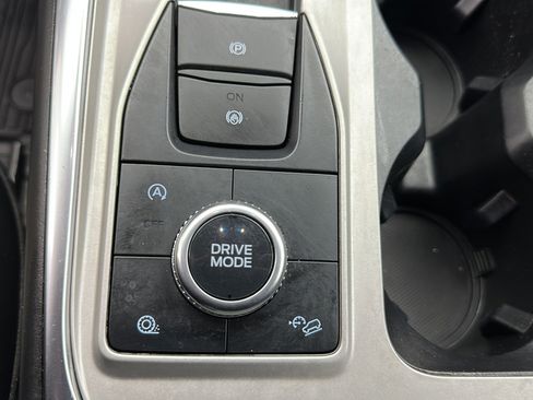 Used 2021 Ford Explorer XLT w/ Equipment Group 202A AWD/4WD image 20